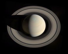 «Cassini» обнаружил «большую пустоту» вокруг Сатурна